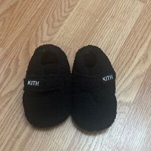 Kith Kids Black Fuzzy Slippers